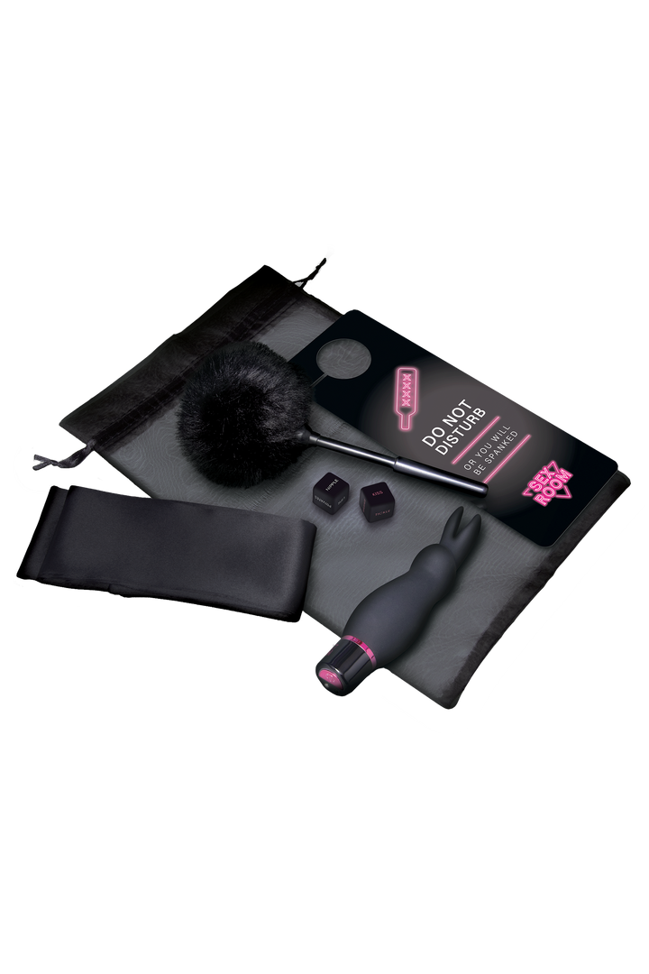 Set Erotico 'Sex Room Raunchy Kit': Incluso un Avanzato Stimolatore Clitorideo con 10 Modalità di Vibrazione, Ricaricabile via USB, Accompagnato da un Sensuale Piumino, Dadi Erotici per Giochi di Coppia e una Elegante Benda in Raso